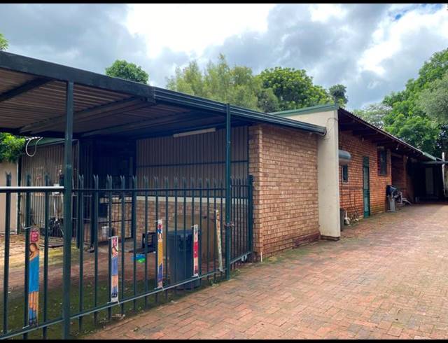 8 BEDROOM HOUSE FOR SALE IN KAMEELDORINGPARK